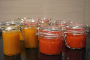 Chilisaucen-Gläser