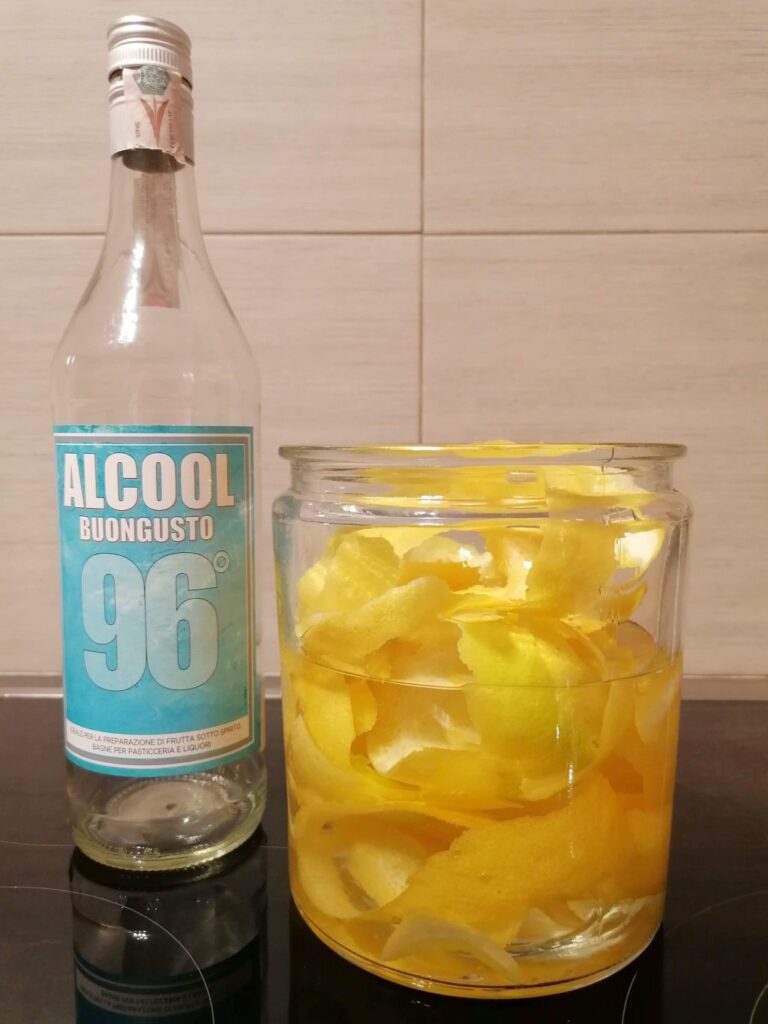 Limoncello und reiner Alkohol