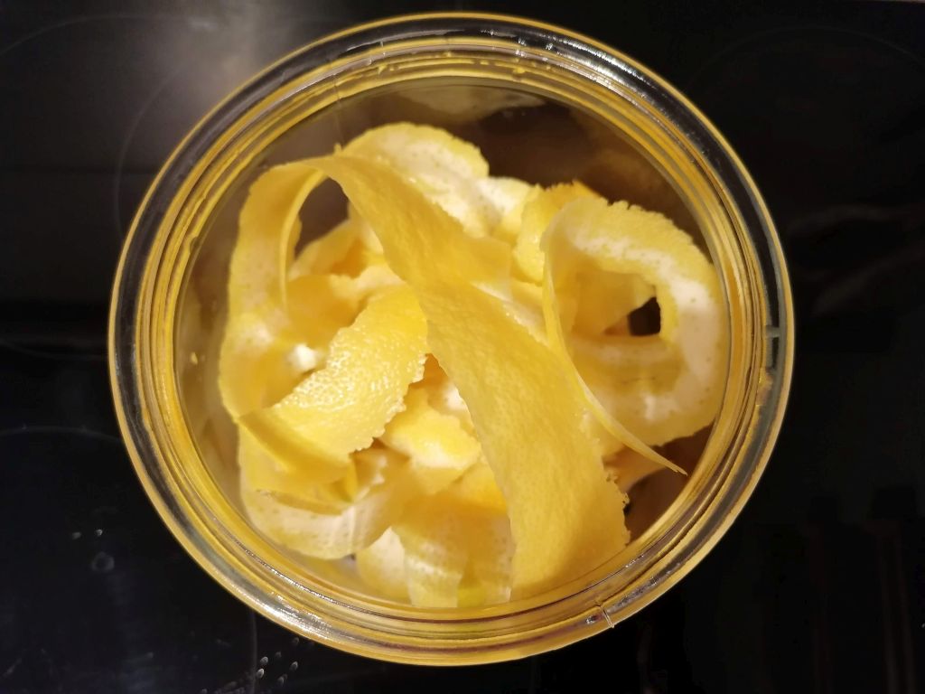 Zitronenschalen für Limoncello