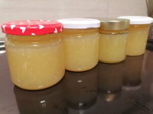 Zitronenmarmelade im Glas