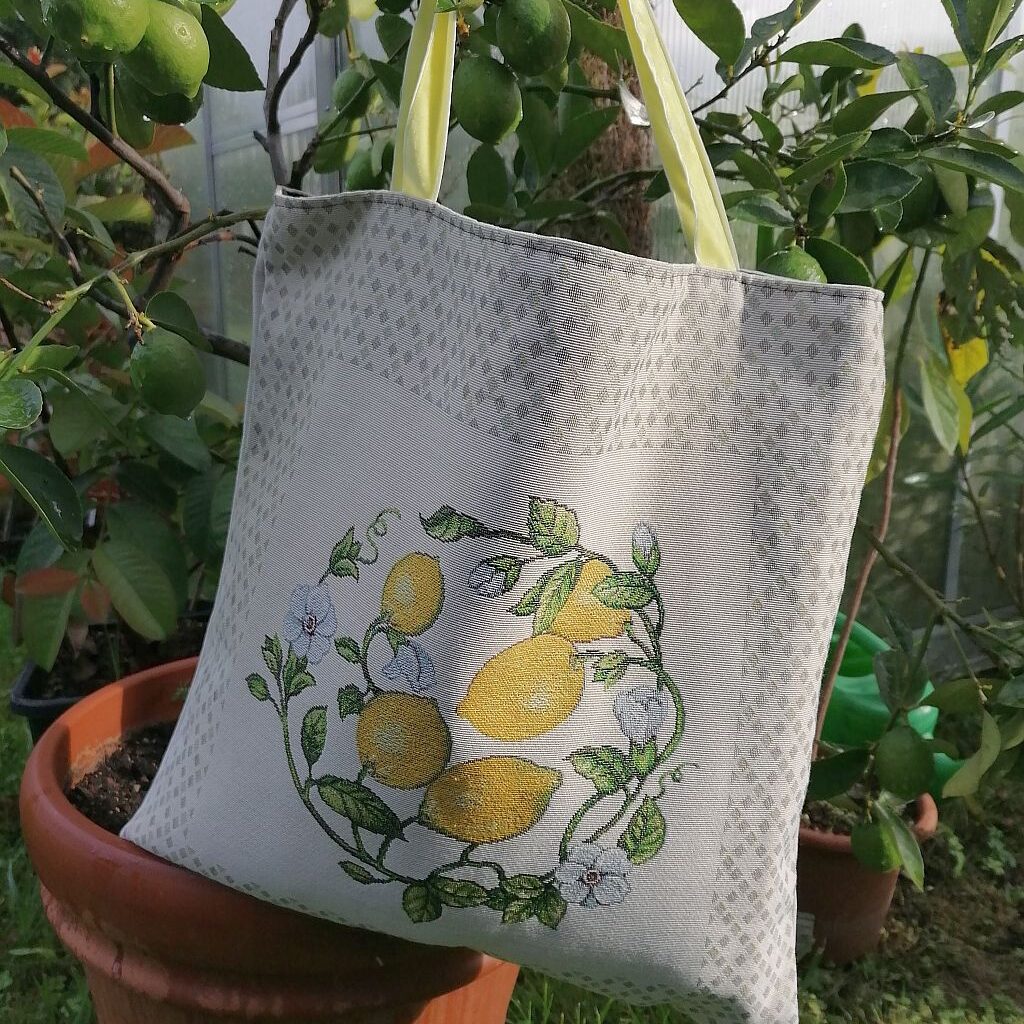 Zitronen-Shopper Lucia Guggenberger