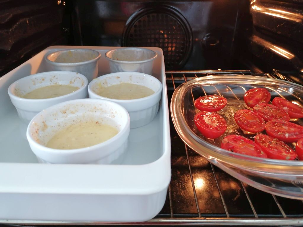 Lauchflans und Schmortomaten