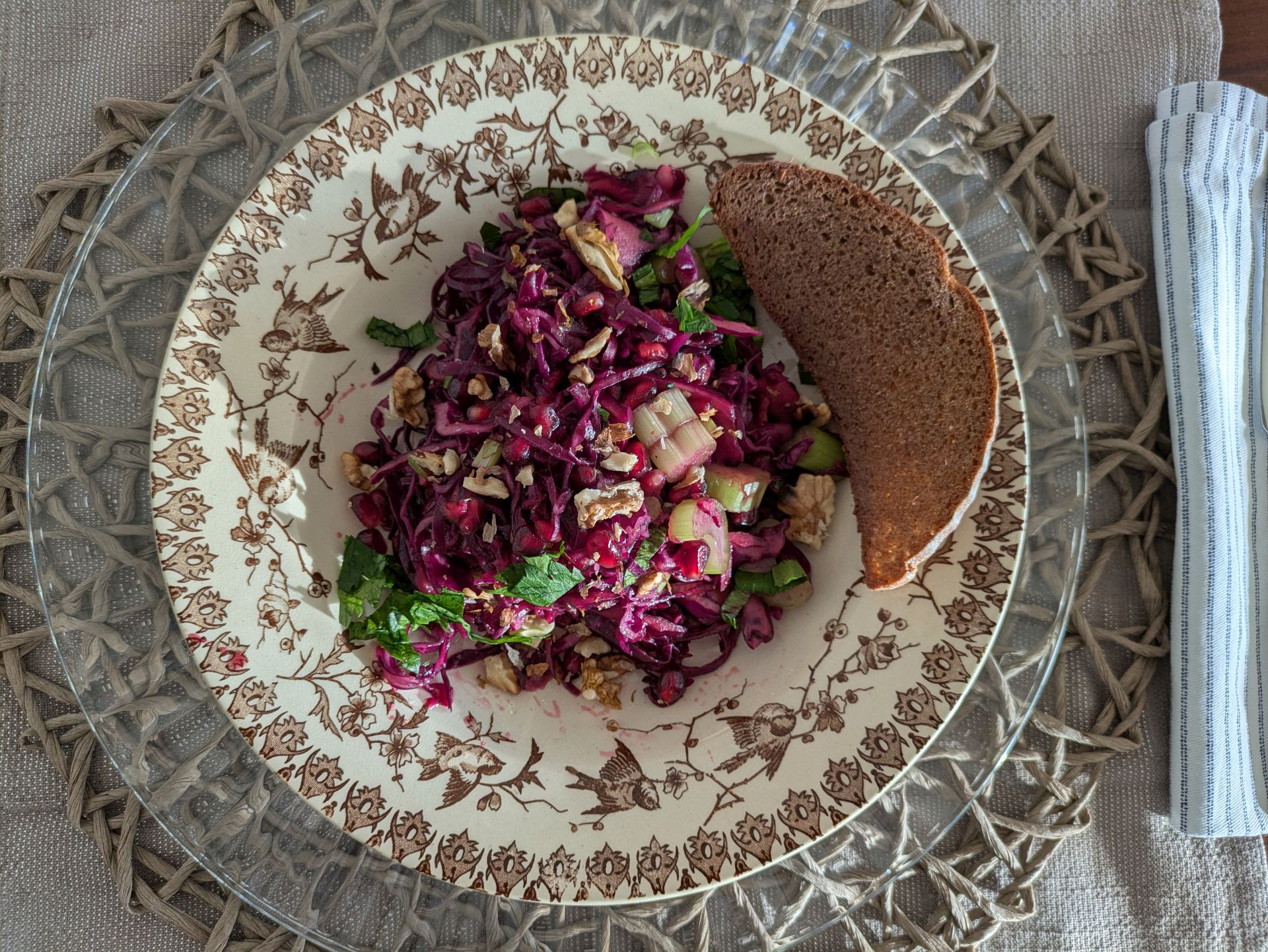 Rotkrautsalat mit Sellerie und Granatapfel