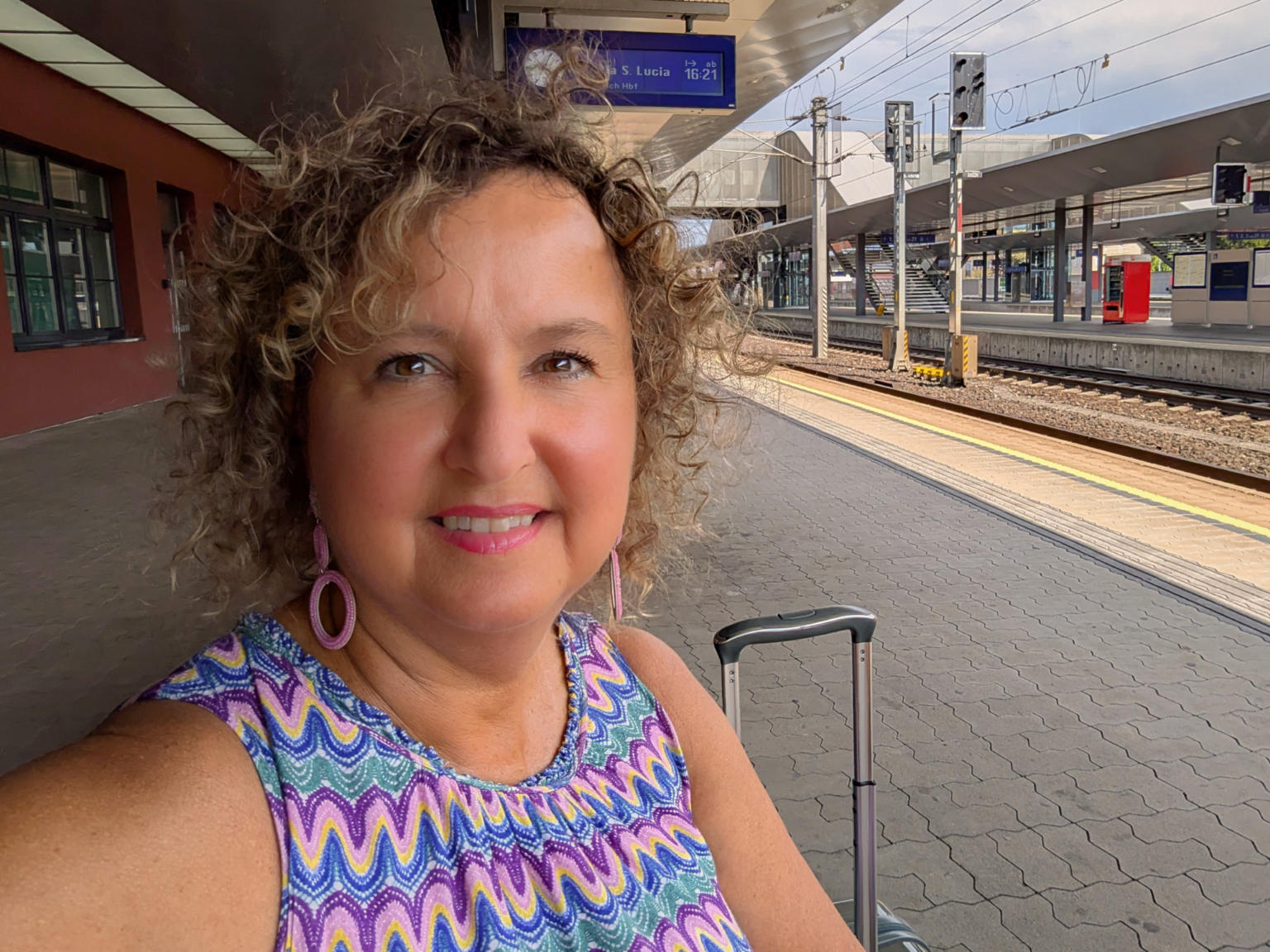 Nicole bei Zugreise Richtung Süden