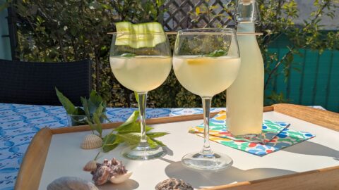 Zitronenlimonade mit Basilikum und Gurke